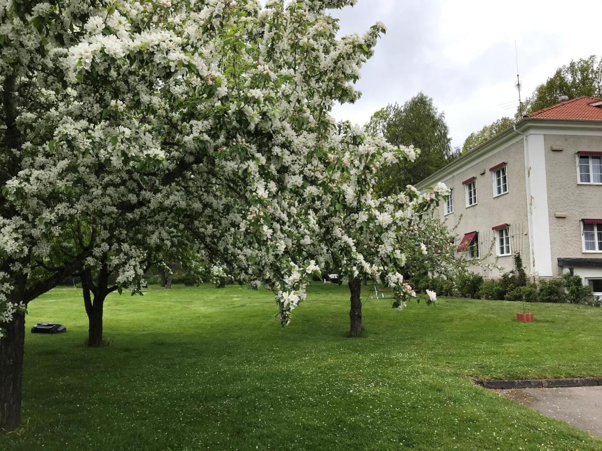 Vandrarhemmet Ostergatan Skovde Exterior photo